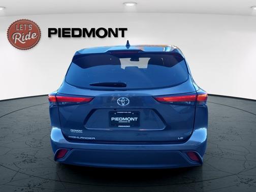 2022 Toyota Highlander LE