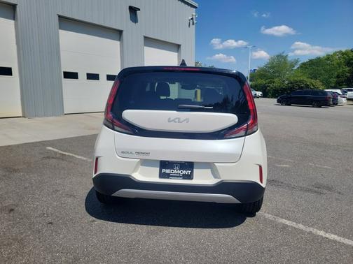 Snow White Pearl 2024 Kia Soul EX