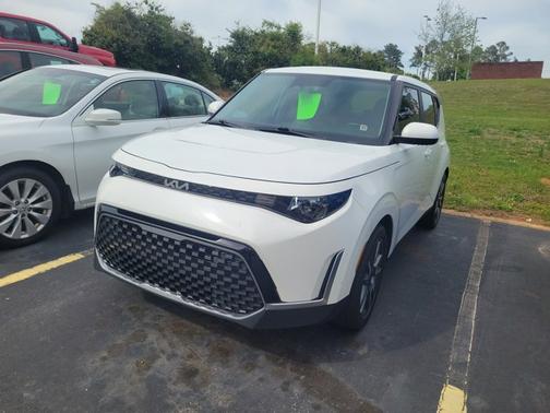 Snow White Pearl 2024 Kia Soul EX