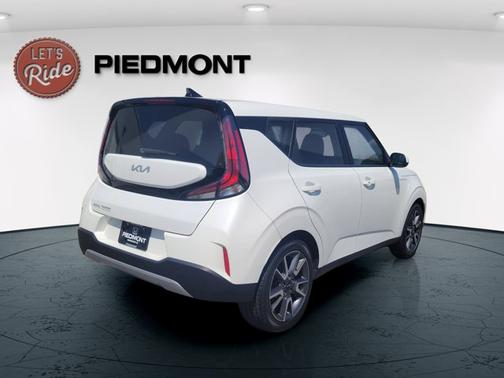 Snow White Pearl 2024 Kia Soul EX