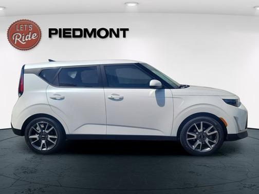 Snow White Pearl 2024 Kia Soul EX