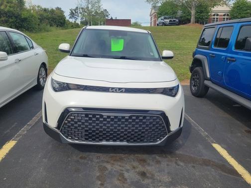 Snow White Pearl 2024 Kia Soul EX