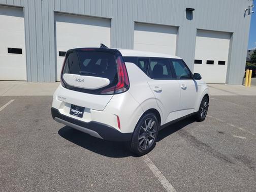 Snow White Pearl 2024 Kia Soul EX