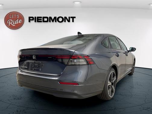 Meteorite Gray Metallic 2026 Honda Accord SE