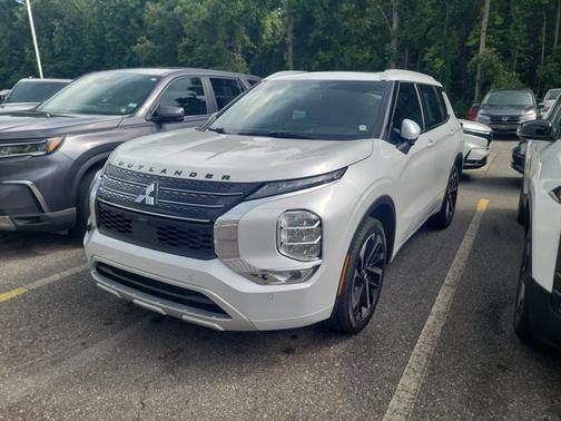 White 2022 Mitsubishi Outlander SEL