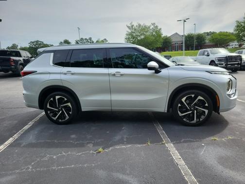 White 2022 Mitsubishi Outlander SEL