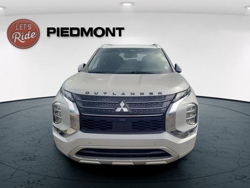 White 2022 Mitsubishi Outlander SEL