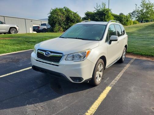 Crystal White Pearl 2016 Subaru Forester 2.5i Premium