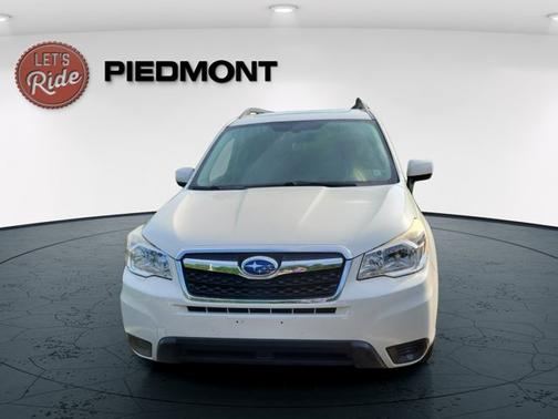 Crystal White Pearl 2016 Subaru Forester 2.5i Premium