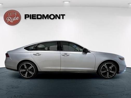 Solar Silver Metallic 2026 Honda Accord SE