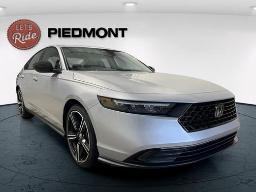Solar Silver Metallic 2026 Honda Accord SE