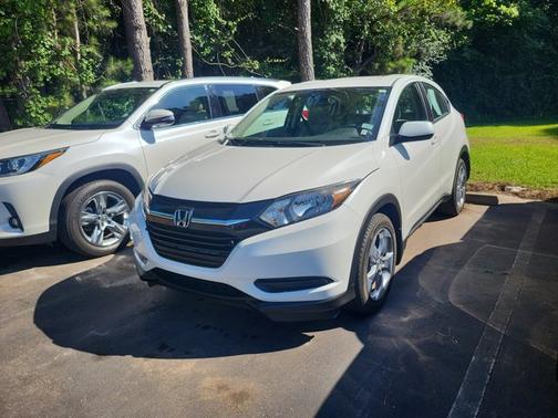 White 2017 Honda HR-V LX