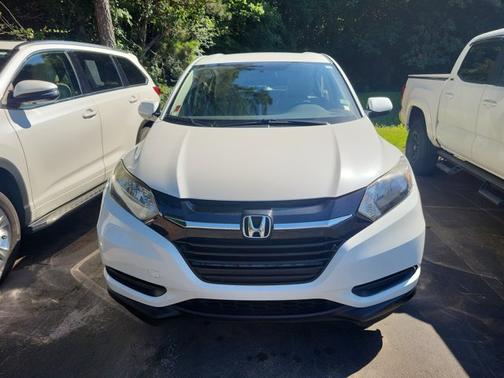 White 2017 Honda HR-V LX