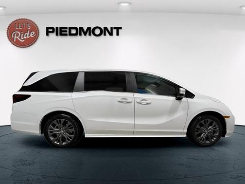 Platinum White Pearl 2026 Honda Odyssey Touring