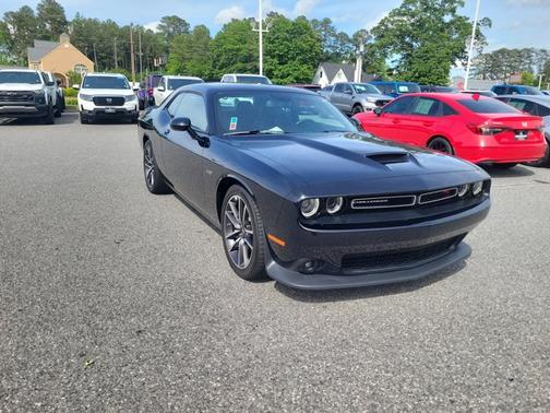 Pitch Black Clearcoat 2023 Dodge Challenger R/T