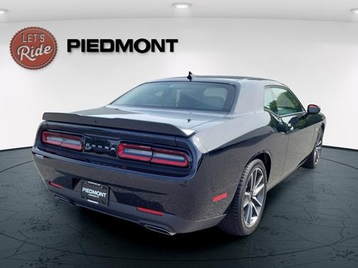 Pitch Black Clearcoat 2023 Dodge Challenger R/T