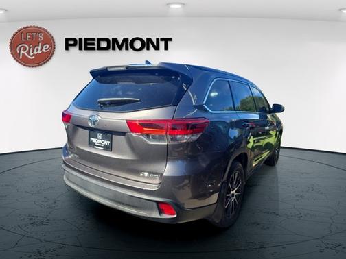 Predawn Gray Mica 2018 Toyota Highlander SE