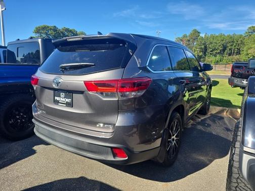 Predawn Gray Mica 2018 Toyota Highlander SE