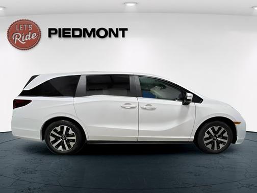 Platinum White Pearl 2026 Honda Odyssey EX-L