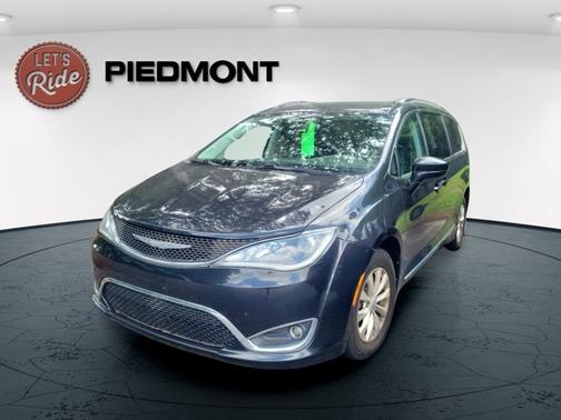 Brilliant Black Crystal Pearlcoat 2017 Chrysler Pacifica Touring-L