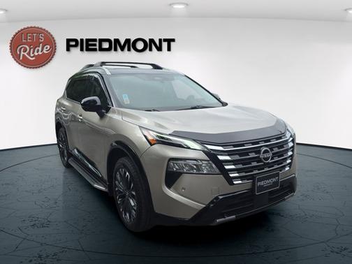 Champagne Silver Metallic/Super Black 2025 Nissan Rogue Platinum