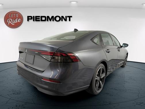 Meteorite Gray Metallic 2026 Honda Accord SE