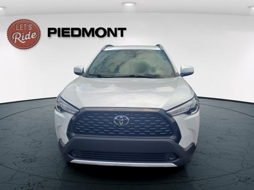 Pearl 2024 Toyota Corolla Cross LE