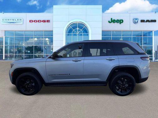 Silver Zynith 2026 Jeep Grand Cherokee Altitude
