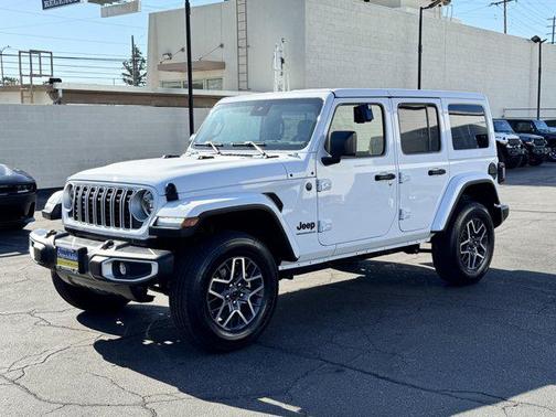 2025 Jeep Wrangler 4-Door Sahara 4x4