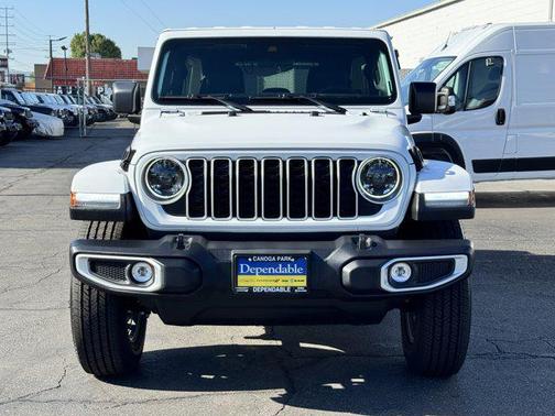 2025 Jeep Wrangler 4-Door Sahara 4x4