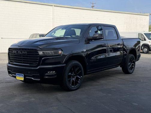 Diamond Black Crystal Pearlcoat 2026 RAM 1500 Laramie