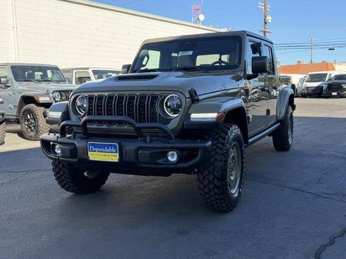 2026 Jeep Gladiator Sport