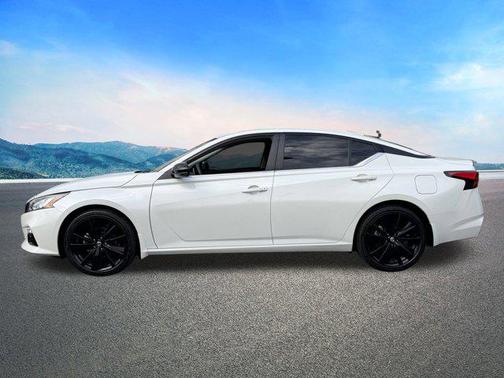 2022 Nissan Altima SR FWD