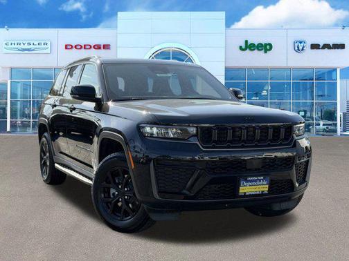 Diamond Black Crystal Pearlcoat 2026 Jeep Grand Cherokee Altitude