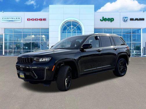 Diamond Black Crystal Pearlcoat 2026 Jeep Grand Cherokee Altitude