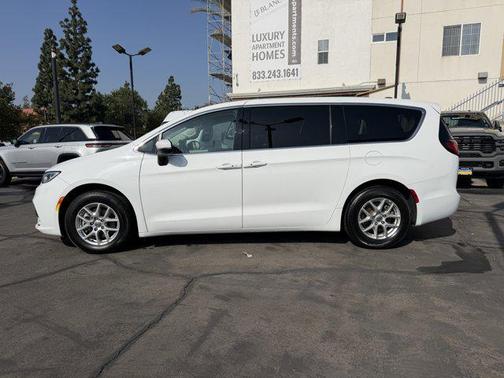 Bright White Clearcoat 2023 Chrysler Pacifica Touring L