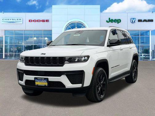 Bright White Clearcoat 2026 Jeep Grand Cherokee Altitude