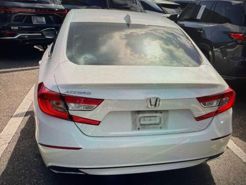 Platinum White Pearl 2018 Honda Accord LX
