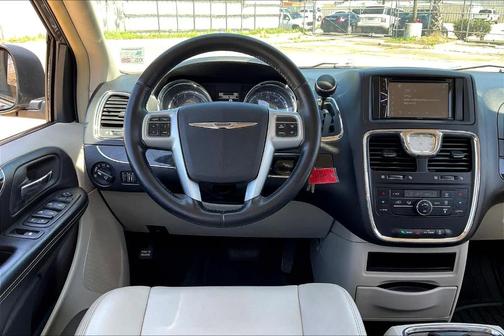 2013 Chrysler Town & Country Touring