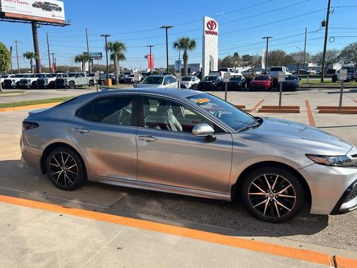 2022 Toyota Camry SE