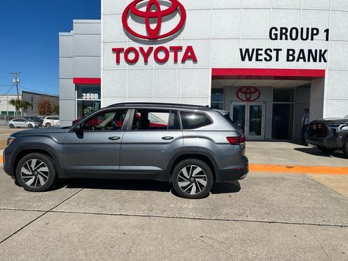 2025 Volkswagen Atlas 2.0T SE w/Technology