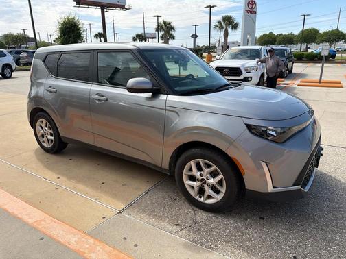 GRAY 2024 Kia Soul LX