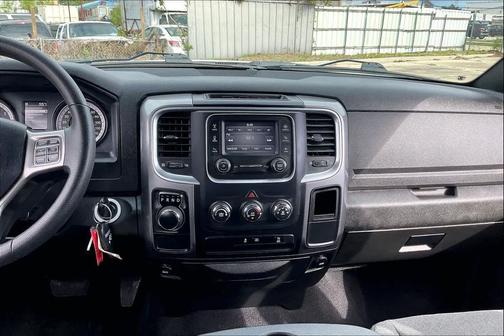 2024 RAM 1500 Classic Warlock Crew Cab 4x2 5'7' Box