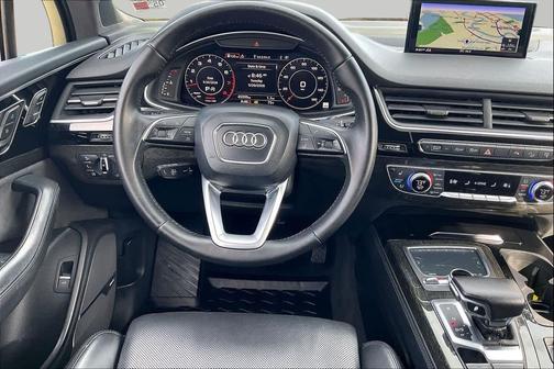 Graphite Gray Metallic 2017 Audi Q7 3.0T Prestige