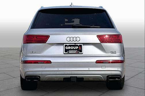 Graphite Gray Metallic 2017 Audi Q7 3.0T Prestige