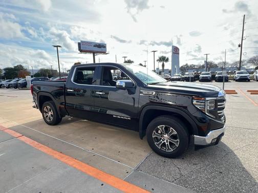 2025 GMC Sierra 1500 SLT