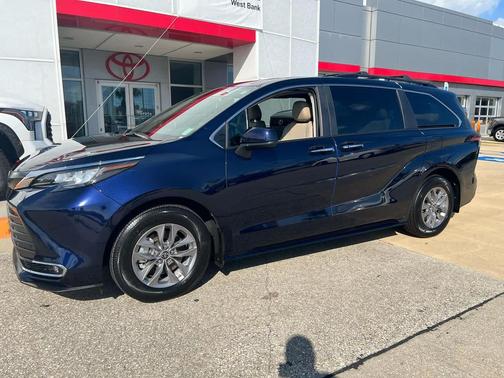 2022 Toyota Sienna XLE