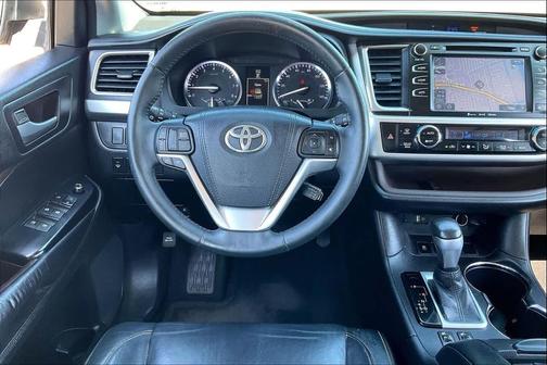 Silver Sky Metallic 2016 Toyota Highlander XLE