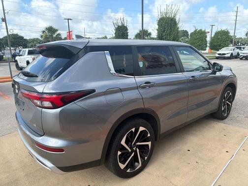 Mercury Gray Metallic 2024 Mitsubishi Outlander SE S-AWC