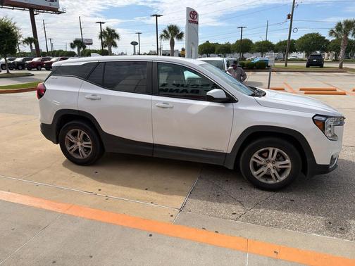 Summit White 2024 GMC Terrain SLE